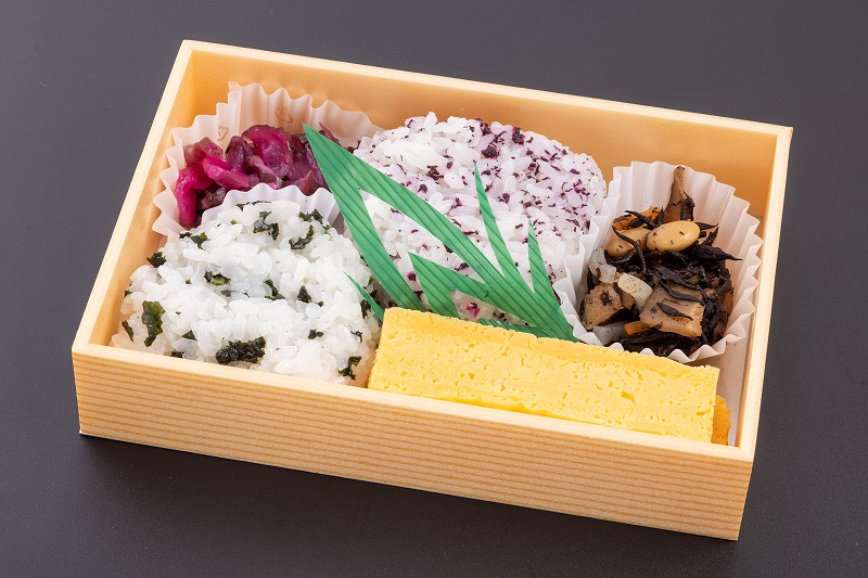 おにぎり弁当